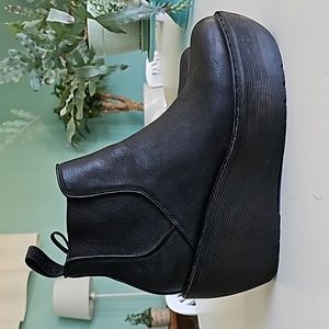 Dr. Martens Arial chelsea boots size 8.5